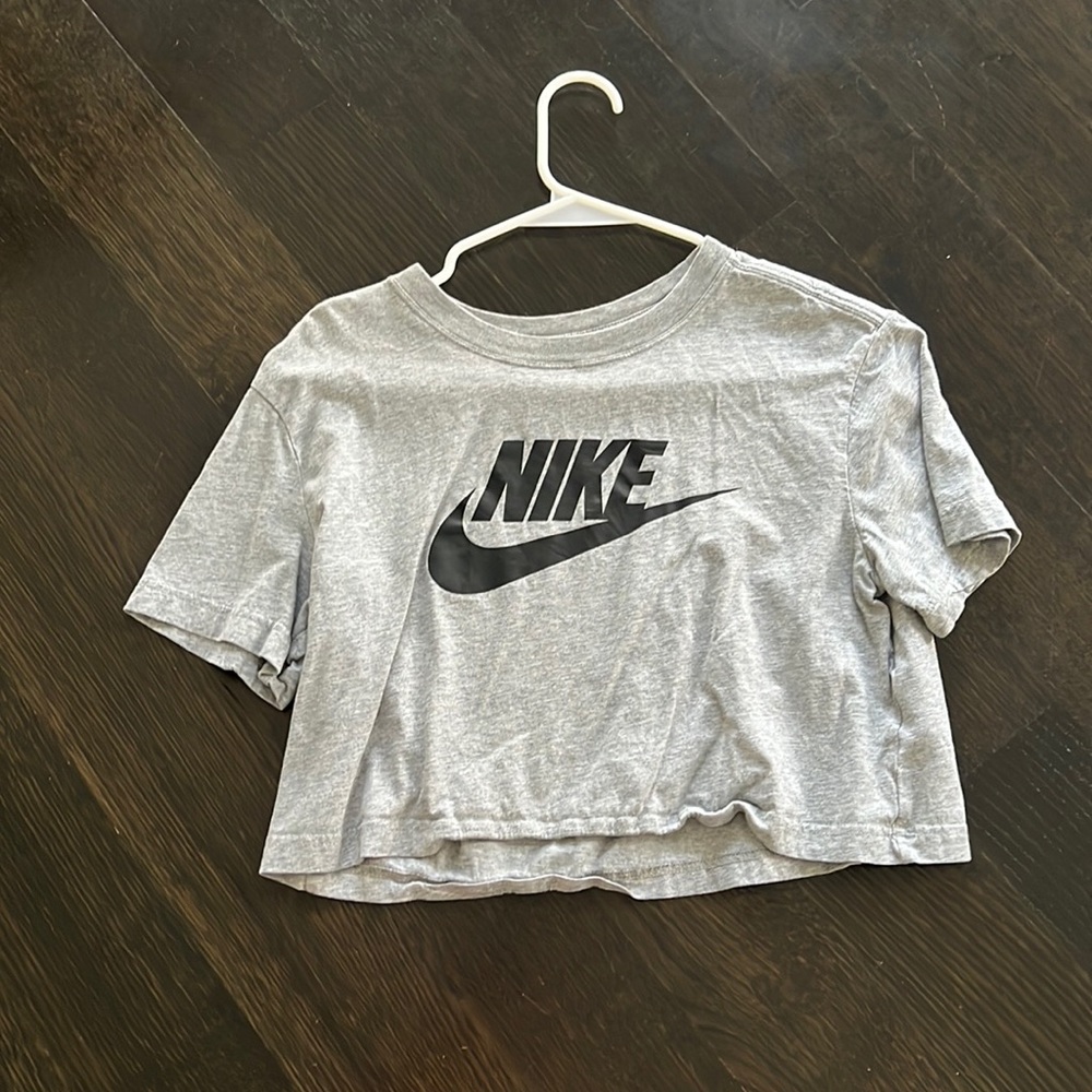 Nike cropped tee